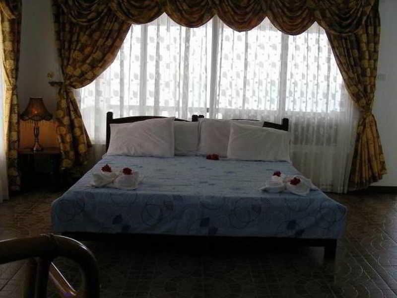 Nost Cottages Lapu-Lapu City Exteriör bild