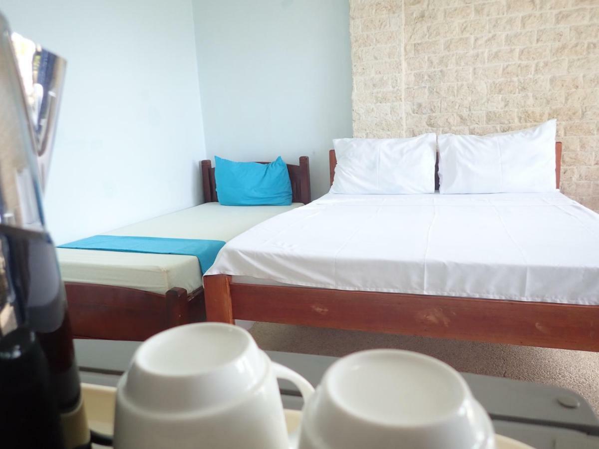 Nost Cottages Lapu-Lapu City Exteriör bild