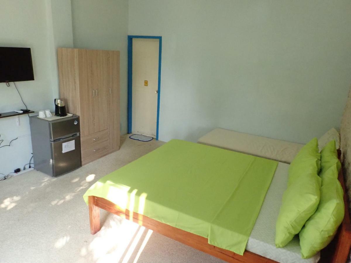 Nost Cottages Lapu-Lapu City Exteriör bild