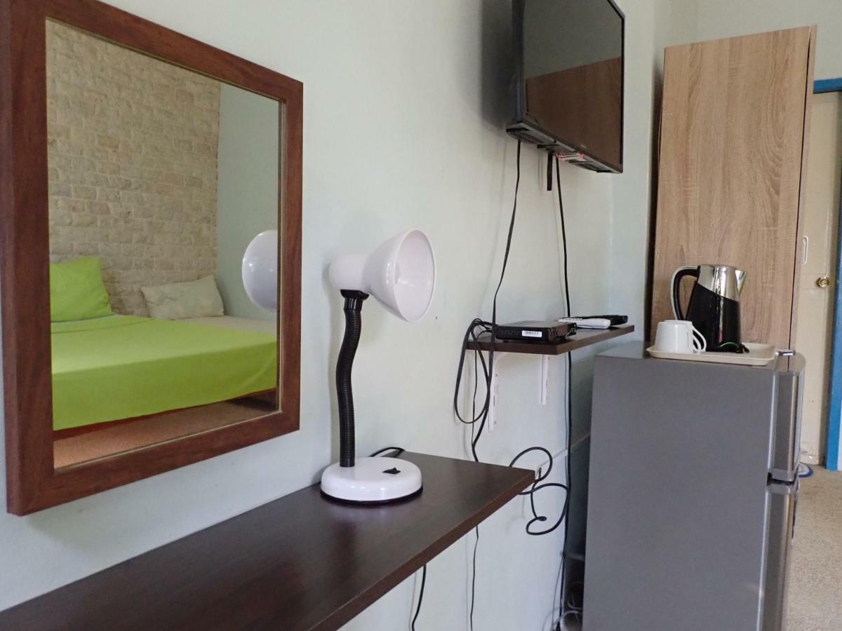Nost Cottages Lapu-Lapu City Exteriör bild