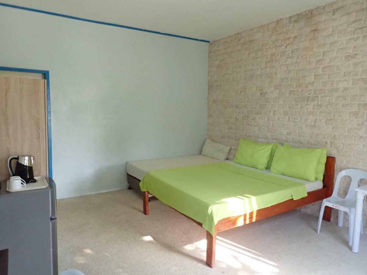Nost Cottages Lapu-Lapu City Exteriör bild